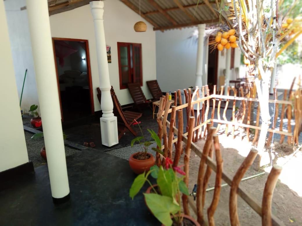 Peacock Garden Bed and Breakfast Tangalle Exteriör bild